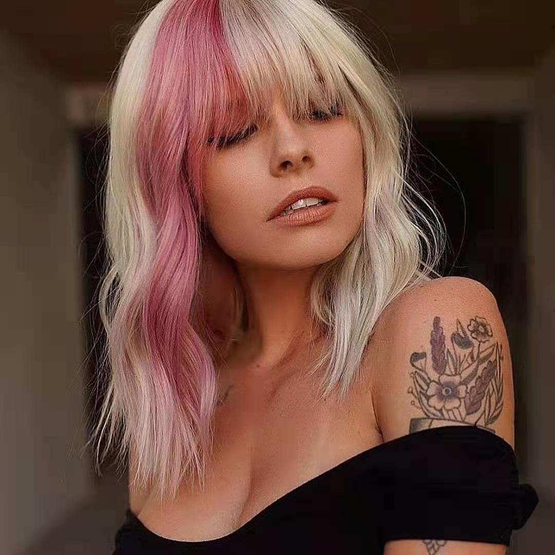 VCKOVCKO Natural Wavy Wig With Air Bangs 12"(Highlight Pink)